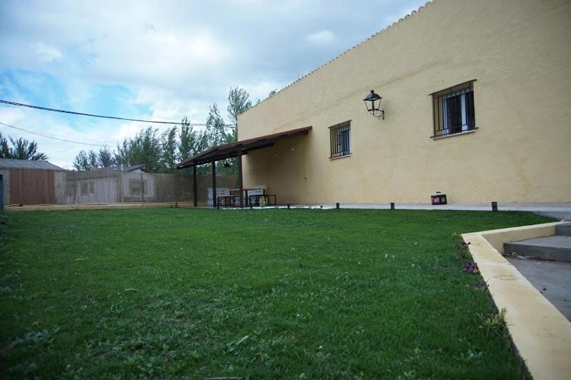 Villa La Casa Del Rio Granja Llumes Exterior foto
